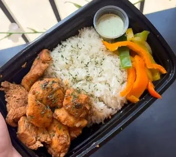 Chicken with rice and peppers in a meal prep container